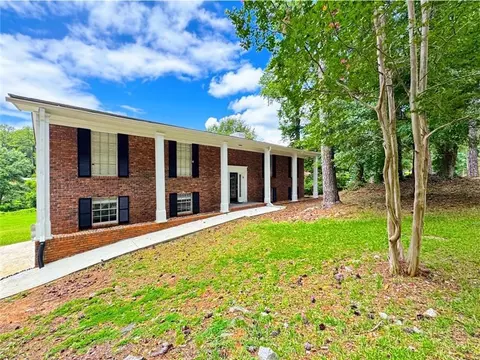 1665 Loch Lomond Trl SW, Atlanta, GA 30331