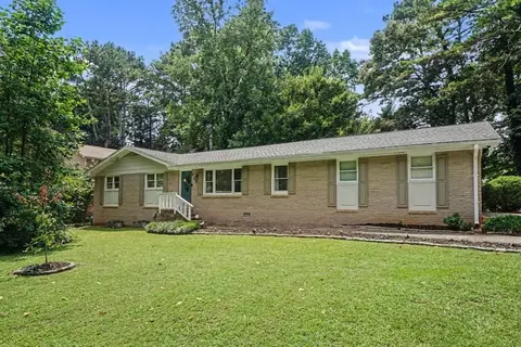 464 Horseshoe Cir SW, Lilburn, GA 30047