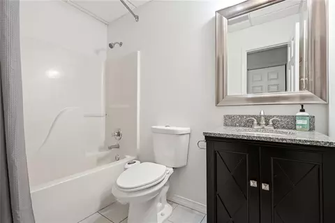 Bath - 2150 Pendleton Pl, Suwanee, GA 30024 photo 6 of 7
