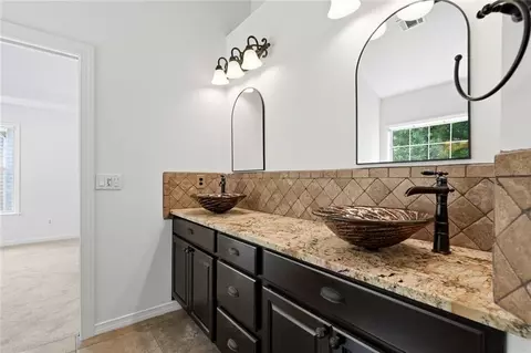 Bath - 2150 Pendleton Pl, Suwanee, GA 30024 photo 3 of 7