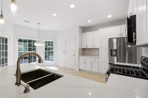 Kitchen - 2150 Pendleton Pl, Suwanee, GA 30024 photo 4 of 5