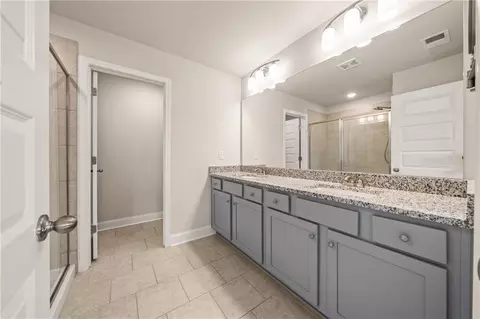 Bath - 2695 La Rive Dr, Duluth, GA 30097 photo 2 of 5
