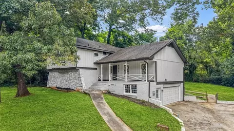 4447 Lake Breeze Dr, Stone Mountain, GA 30083