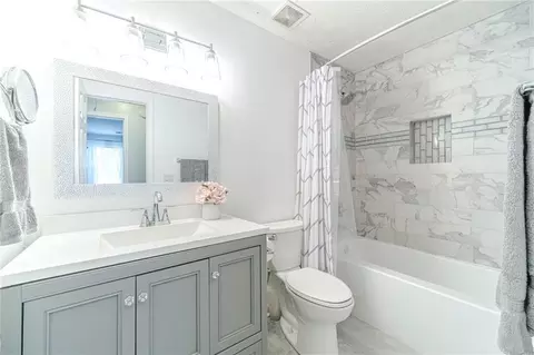 Bath - 1365 Heatherton Rd, Dacula, GA 30019 photo 3 of 7