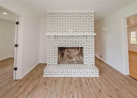 Living - 13 Brown St, Toccoa, GA 30577 photo 4 of 5