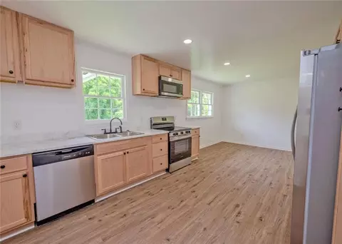 Kitchen - 13 Brown St, Toccoa, GA 30577 photo 1 of 2