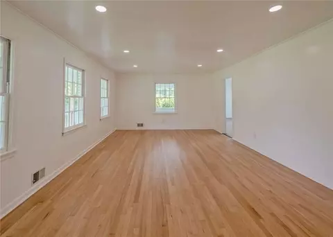 Living - 13 Brown St, Toccoa, GA 30577 photo 1 of 5