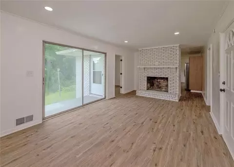 Living - 13 Brown St, Toccoa, GA 30577 photo 3 of 5