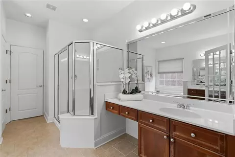 Bath - 4288 Kingston Gate Cv #5, Atlanta, GA 30341 photo 3 of 6