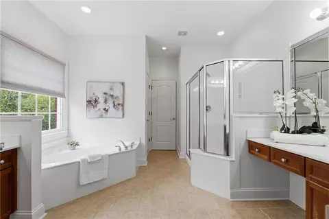 Bath - 4288 Kingston Gate Cv #5, Atlanta, GA 30341 photo 2 of 6