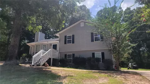 124 Taylors Ln, Carrollton, GA 30117