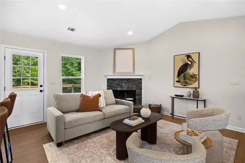 Living - 305 Hunters Trce, Covington, GA 30014 photo 1 of 3