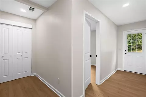 Entry Way - 305 Hunters Trce, Covington, GA 30014 photo 4 of 8