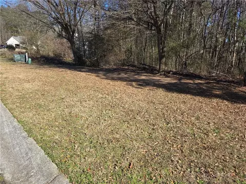 84 Essex Ln, Hiram, GA 30141