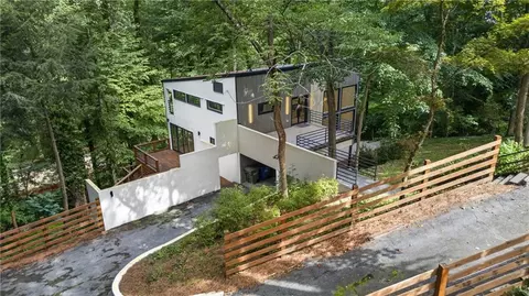 1153 Dawn View Ln NW, Atlanta, GA 30327