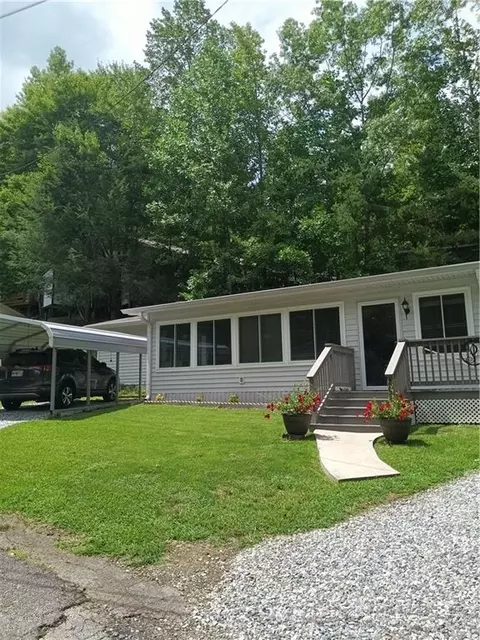 207 Canyon Pass, Cleveland, GA 30528