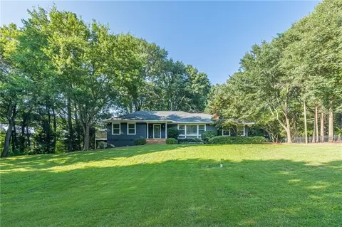 1040 Lindridge Dr NE, Atlanta, GA 30324
