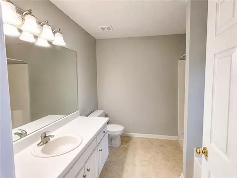 Bath - 1620 Madison Dr, Bethlehem, GA 30620 photo 1 of 2
