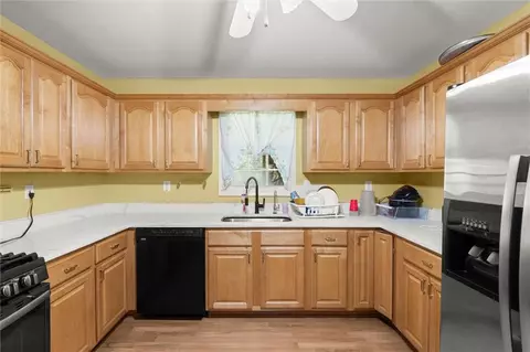 Kitchen - 788 Nesbit Loop NE, Resaca, GA 30735 photo 4 of 5