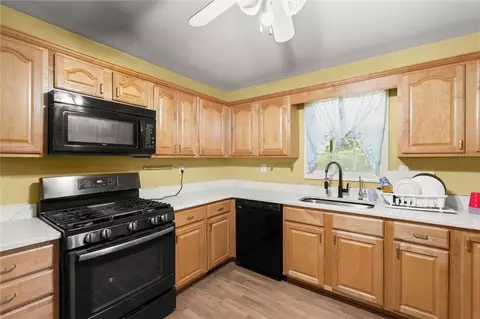 Kitchen - 788 Nesbit Loop NE, Resaca, GA 30735 photo 3 of 5