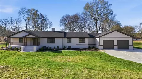 32 Church St, Taylorsville, GA 30178