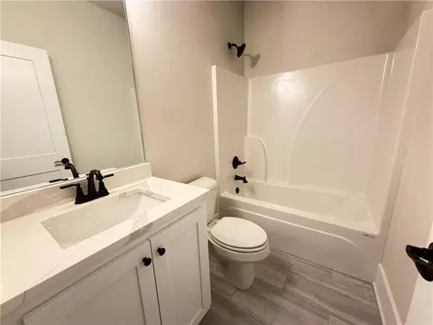 Bath - 865 Elder Dr, Jefferson, GA 30549 photo 1 of 8