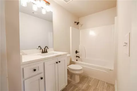 Bath - 865 Elder Dr, Jefferson, GA 30549 photo 3 of 8