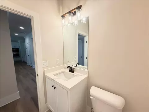 Bath - 865 Elder Dr, Jefferson, GA 30549 photo 2 of 8