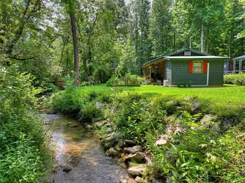 100 Wing Cir, Ellijay, GA 30536