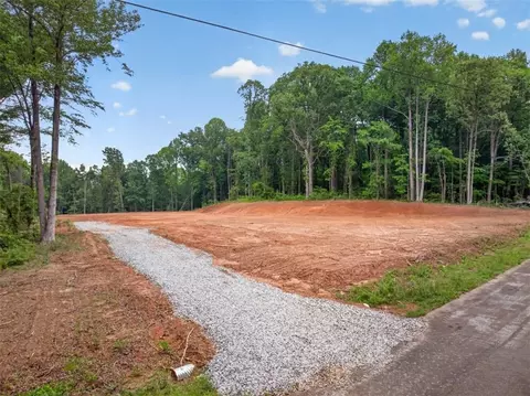 135 Jarrett Ln, Gillsville, GA 30543