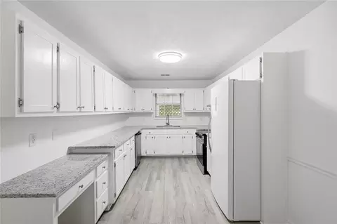 Kitchen - 115 Stoneview Cir, Covington, GA 30016 photo 2 of 2