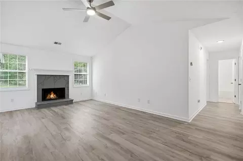 Living - 115 Stoneview Cir, Covington, GA 30016 photo 2 of 3