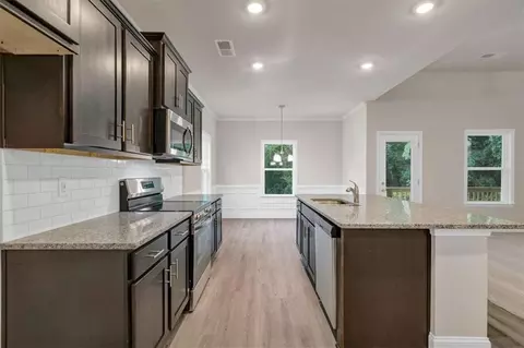 Kitchen - 216 Rhett Dr, Bowdon, GA 30108 photo 3 of 4