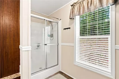 Bath - 82 Gregory Dr, Jasper, GA 30143 photo 5 of 6