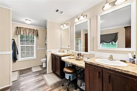 Bath - 82 Gregory Dr, Jasper, GA 30143 photo 3 of 6