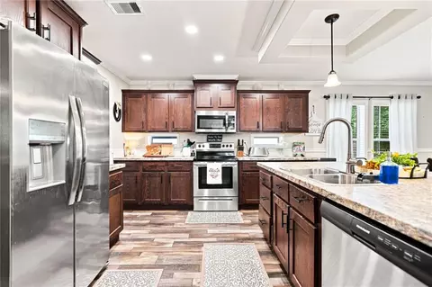 Kitchen - 82 Gregory Dr, Jasper, GA 30143 photo 4 of 5