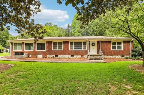 305 Oak Ave, Carrollton, GA 30117