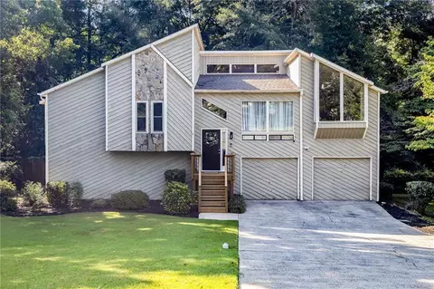 594 Farmbrook Trl NE, Kennesaw, GA 30144