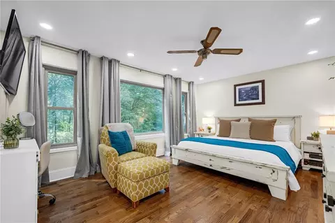 Bedroom - 594 Farmbrook Trl NE, Kennesaw, GA 30144 photo 4 of 6