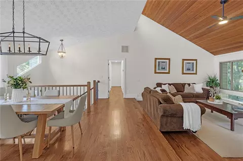 Entry Way - 594 Farmbrook Trl NE, Kennesaw, GA 30144 photo 2 of 2