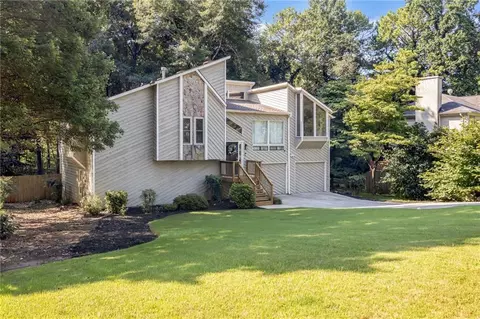 Exterior - 594 Farmbrook Trl NE, Kennesaw, GA 30144 photo 2 of 3