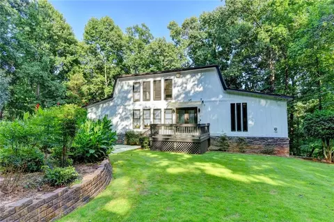 Exterior - 117 Ridge Rd, Berkeley Lake, GA 30096 photo 3 of 10