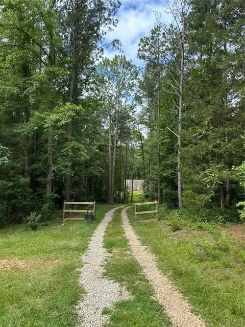 700 Barr Farm Rd, Roopville, GA 30170