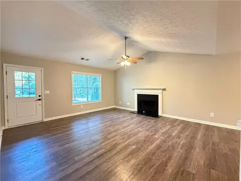 Living - 1447 Millstone Ct, Bethlehem, GA 30620 photo 3 of 5