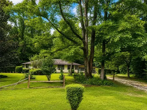 172 Raymond Carson, Newnan, GA 30265