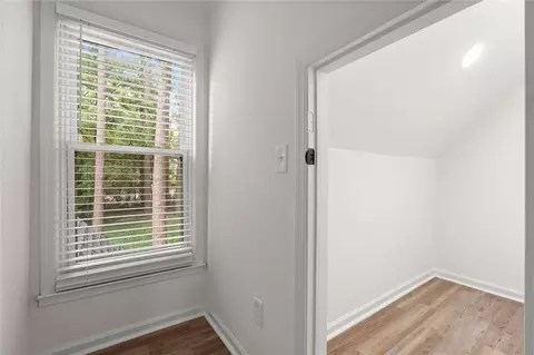 Entry Way - 4147 N Gloucester Pl, Chamblee, GA 30341 photo 3 of 4