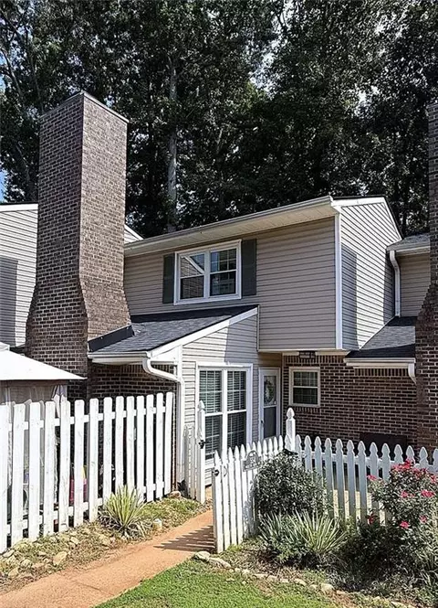 554 Picketts Bend Cir, Marietta, GA 30008