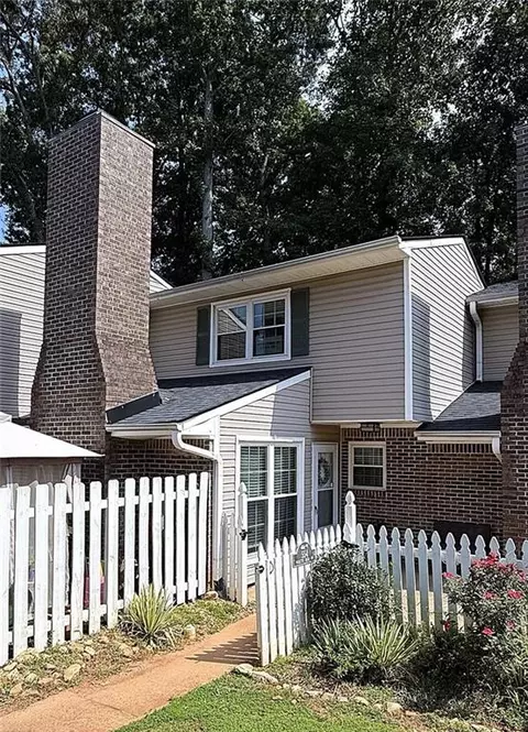 554 Picketts Bend Cir, Marietta, GA 30008