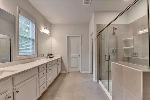 Bath - 3356 Fall Branch Ln, Buford, GA 30519 photo 3 of 6