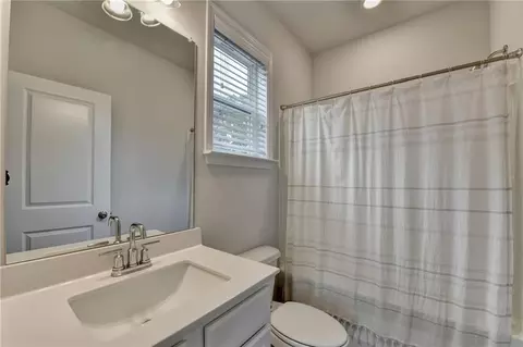 Bath - 3356 Fall Branch Ln, Buford, GA 30519 photo 1 of 6